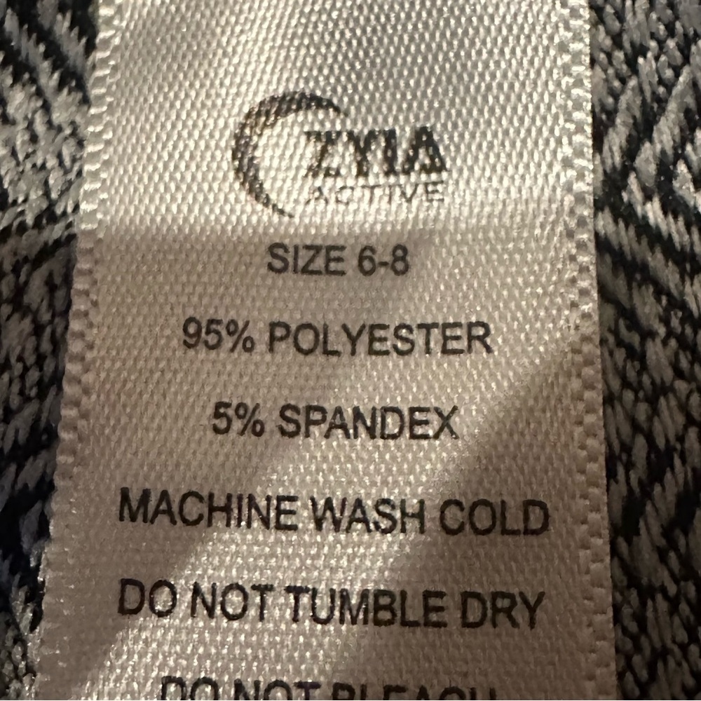 Zyia Active Leggings Aztec Adrenaline Black Gray Striped - Women’s Size 6-8 - Picture 8 of 8